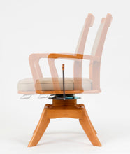 Load image into Gallery viewer, 日本製輕鬆轉椅 - 無需移凳輕鬆自在, 實木老人扶手高背椅| 樂齡傢具 | HOHOLIFE好好生活
