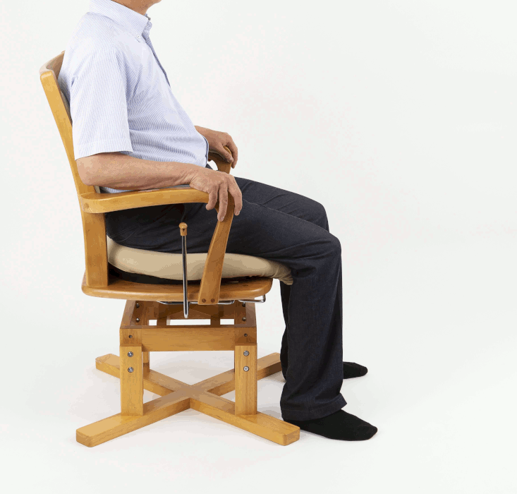 【日本製】日本製自立轉椅｜免搬移360°旋轉｜實木扶手樂齡椅 Pitatto Chair Assist - HOHOLIFE好好生活